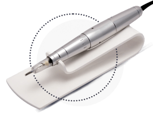 Dermógrafo para realizar una micropigmentación capilar